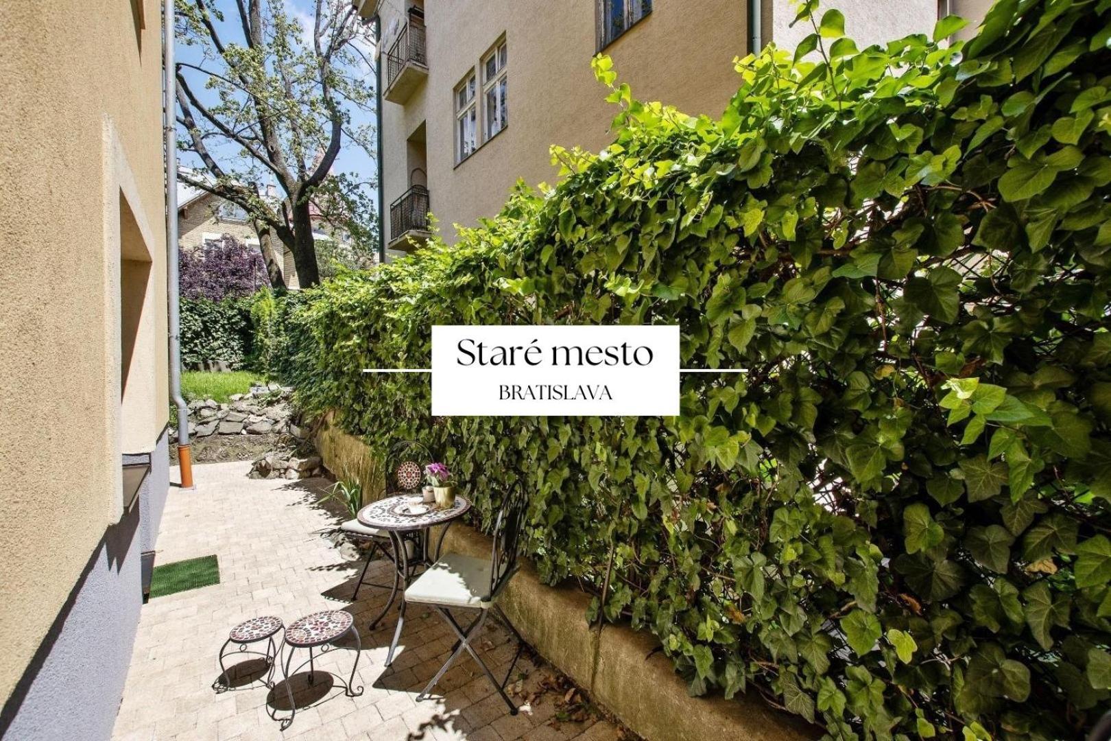 Stylish Historical Apartment + Backyard Bratislava Exterior photo